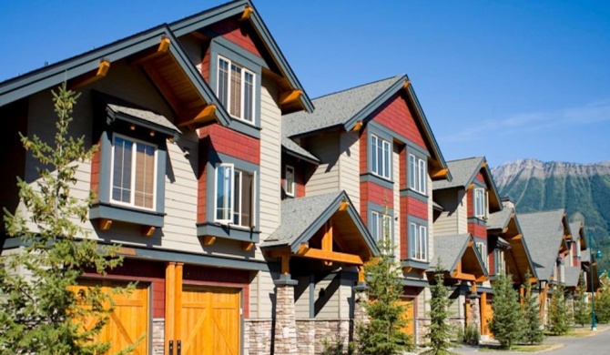 Pinnacle Ridge Condos by Fernie Central Reservations