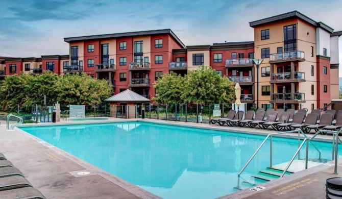 Tranquil Apartment Overlooking Creek #244