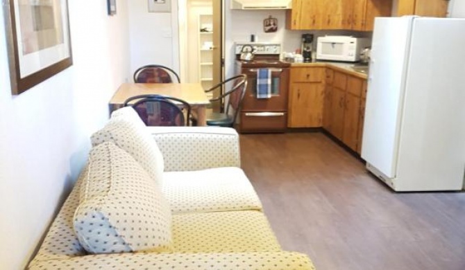 COZY COMFORT Sleeps 4 - 5 Min to Golf & Ski