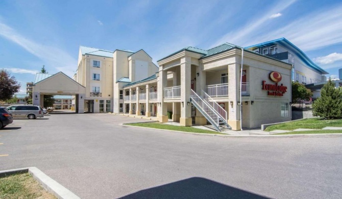 Econo Lodge Inn & Suites University