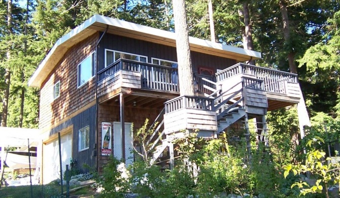 Malaspina Strait Cottage