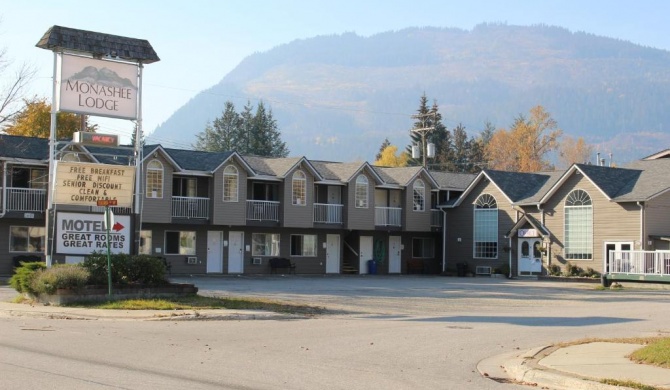 Monashee Lodge