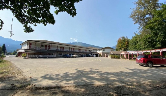 The Revelstoke Gateway Inn