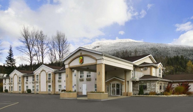 Super 8 by Wyndham Revelstoke BC