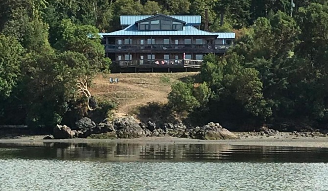 Arbutus Cove Guesthouse