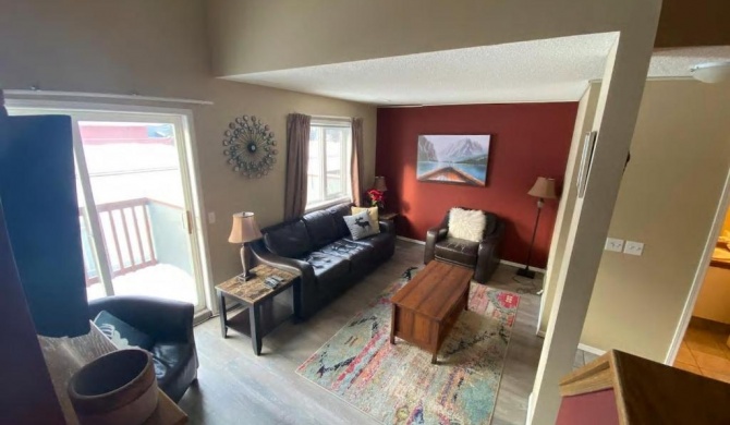 Cozy home Canmore 3BR Walking distance to downtown