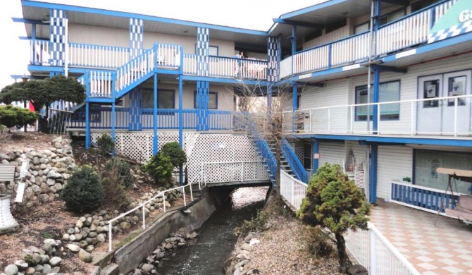 Blue Stream Motel