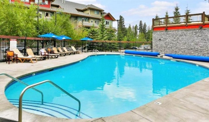 Renovated 2BR Condo, Heated Pool, 3 Hot Tubs, Pets Welcome!