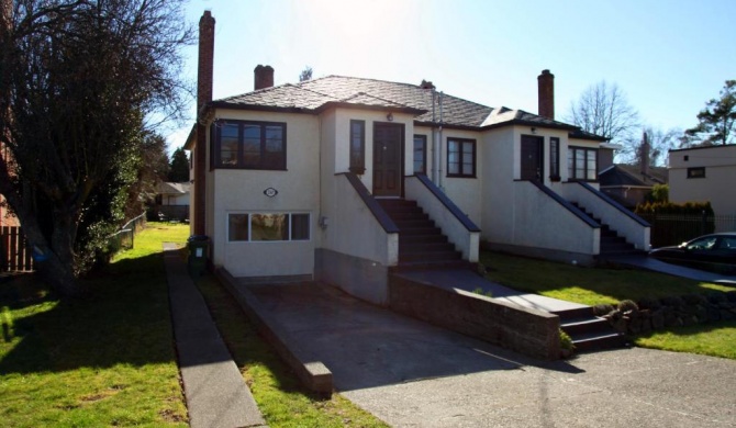 Central Avenue in the Heart of Oak Bay 26