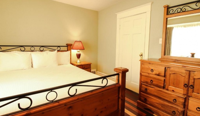 James Bay Inn Hotel, Suites & Cottage