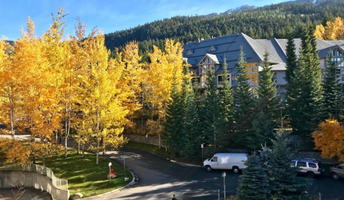 The Best Top Floor Ski-in/Ski-out at the Aspens