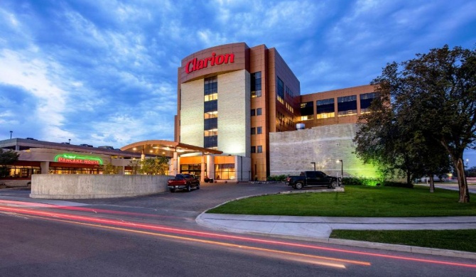 Clarion Hotel & Suites