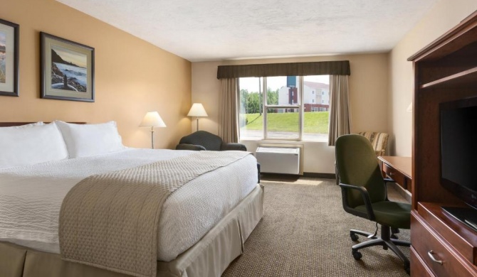 Days Inn & Suites by Wyndham Moncton