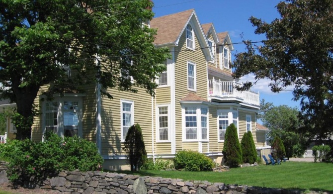 Louisbourg Harbour Inn