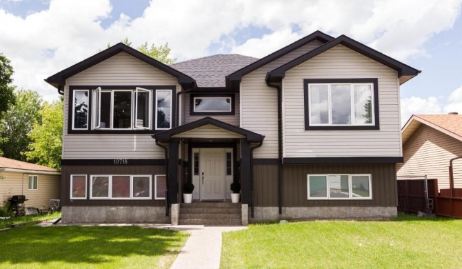 EXECUTIVE YEG Home I Walk to World of Science I w free parking & WiFi!