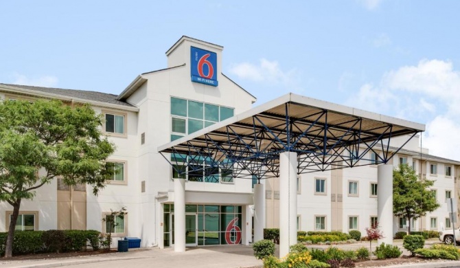 Motel 6-Brampton, ON - Toronto