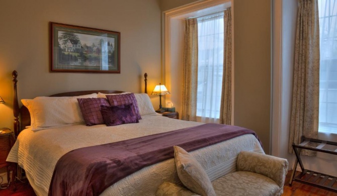 Sir Isaac Brock B&B Luxury Suites