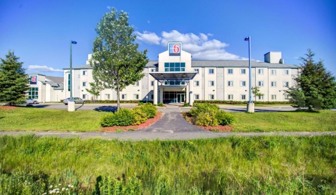 Motel 6-Huntsville, ON