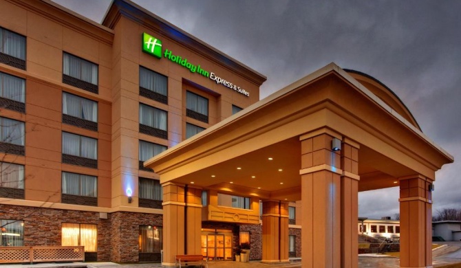 Holiday Inn Express Kingston Central, an IHG Hotel