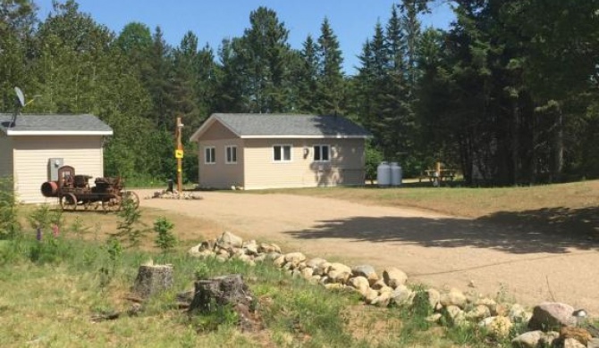 Four Seasons Algonquin Cabins