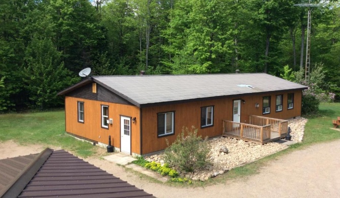 Madawaska Lodge-Cottage