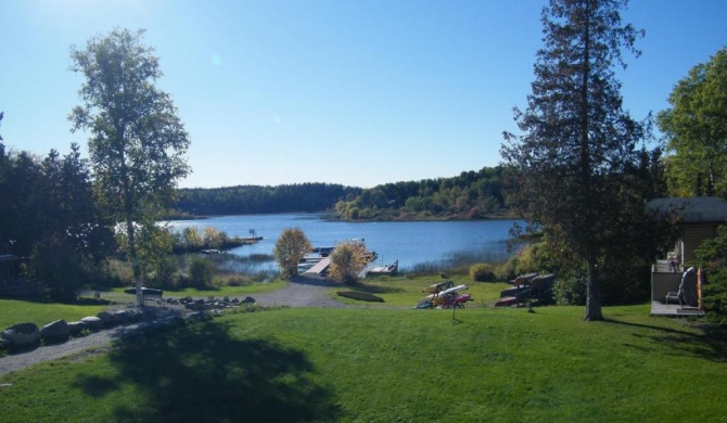 Mowat Landing Cottages