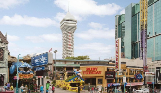 Travelodge by Wyndham Niagara Falls At the Falls