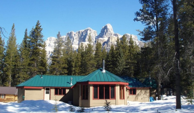 HI Castle Mountain Hostel