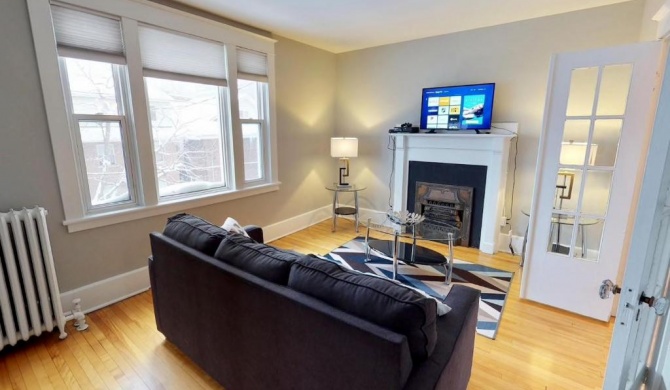 Bright, Clean, Private. In the Heart of Downtown! Parking, Wi-Fi and Netflix included