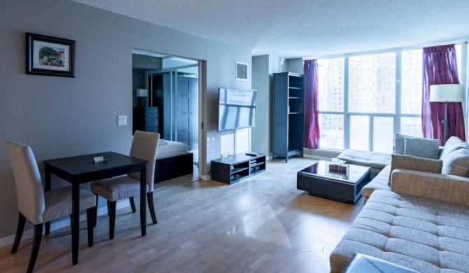 Chic 1 Bed in Heart of Downtown Toronto