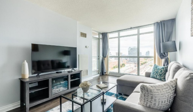 1 Bedroom & Den Condo in the Heart of Downtown Toronto