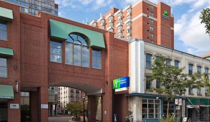 Holiday Inn Express Toronto Downtown, an IHG Hotel