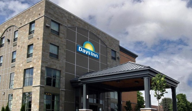 Days Inn by Wyndham Levis