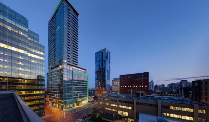 Holiday Inn Hotel & Suites - Montreal Centre-ville Ouest, an IHG Hotel