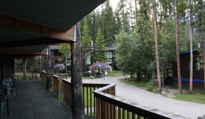 Sunwapta Falls Rocky Mountain Lodge