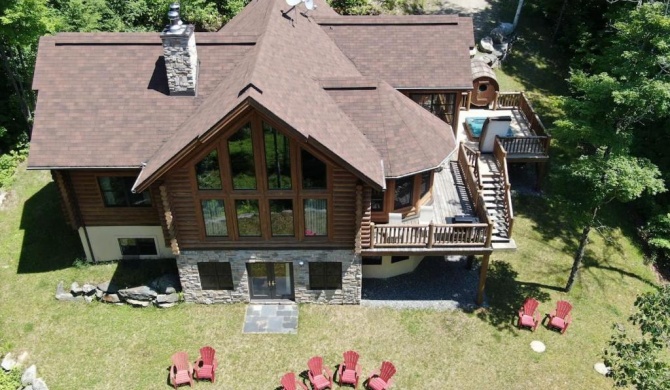 Chalet Eagle Waterfront, Hot Tub + Sauna Barrel by Location4Saisons