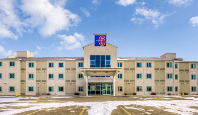 Motel 6-Estevan, SK