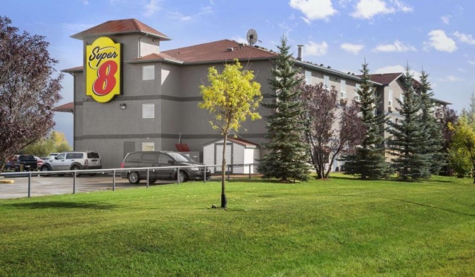 Super 8 by Wyndham Whitecourt